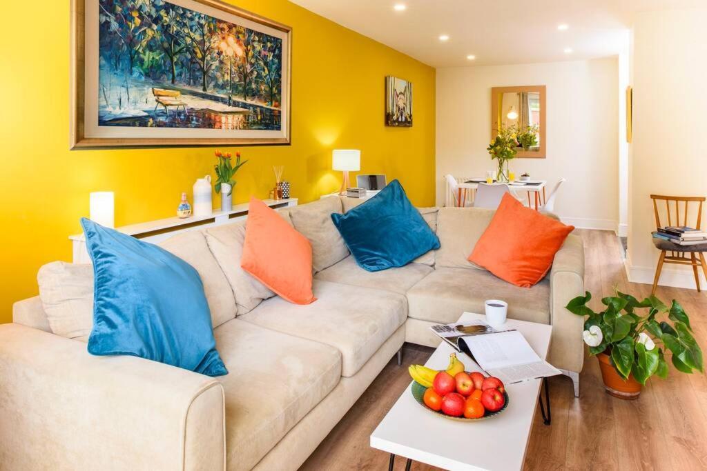 Luxury City Apartment Underground Parking 5* เบลฟาสต์ ภายนอก รูปภาพ
